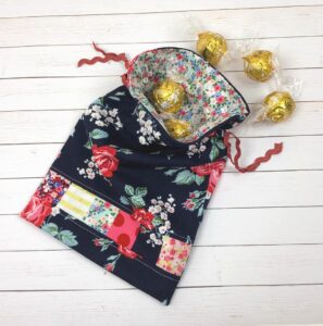 Fox farm fabric pouch featured by top US sewing blog, Ameroonie Designs