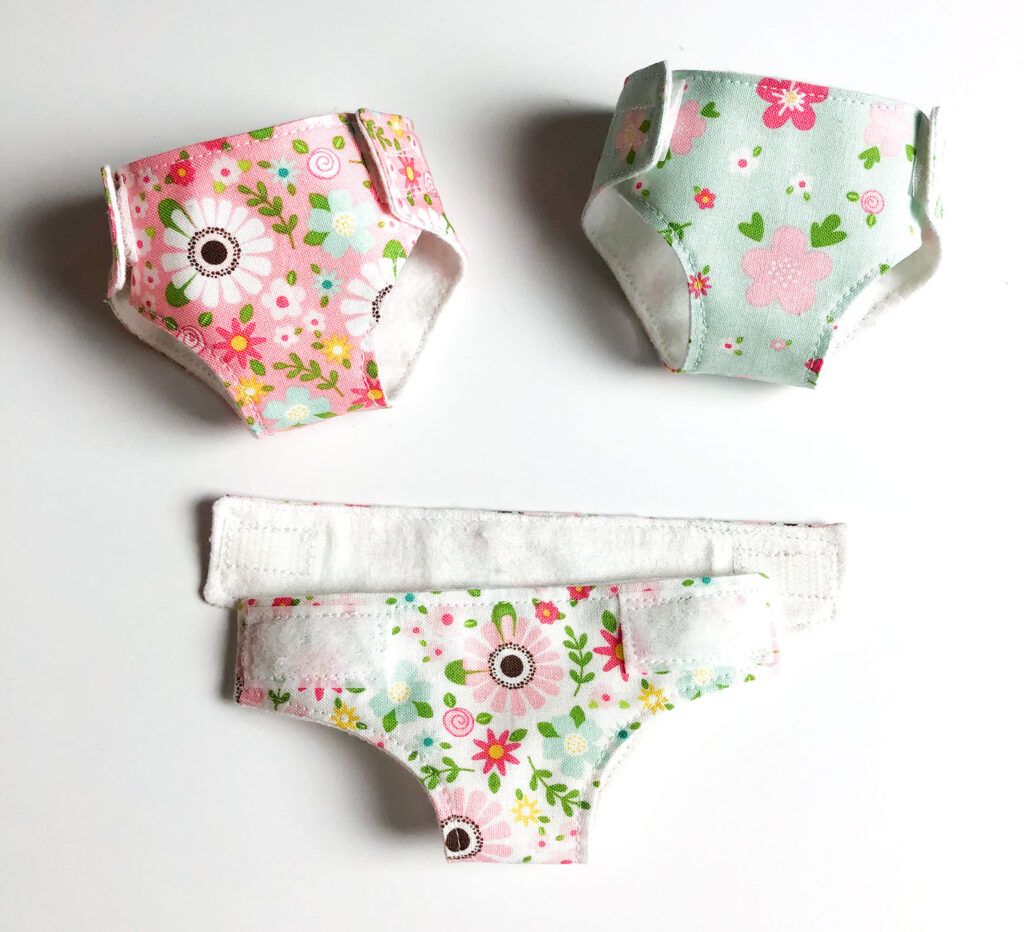 Sew diapers for dolls from the free pattern.