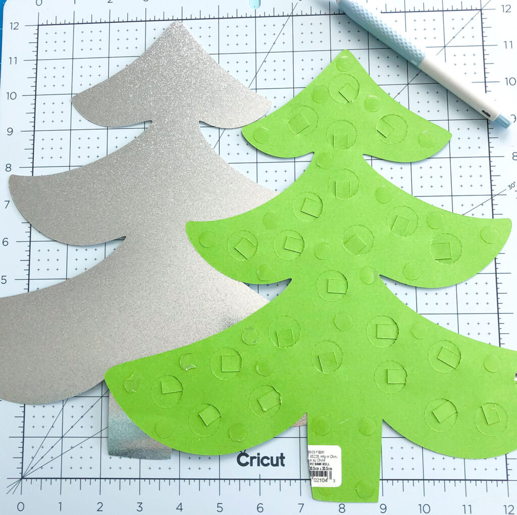 Personalized Christmas Countdown featured by top US craft blog Ameroonie Designs: image of simplified countdown tree and backing.