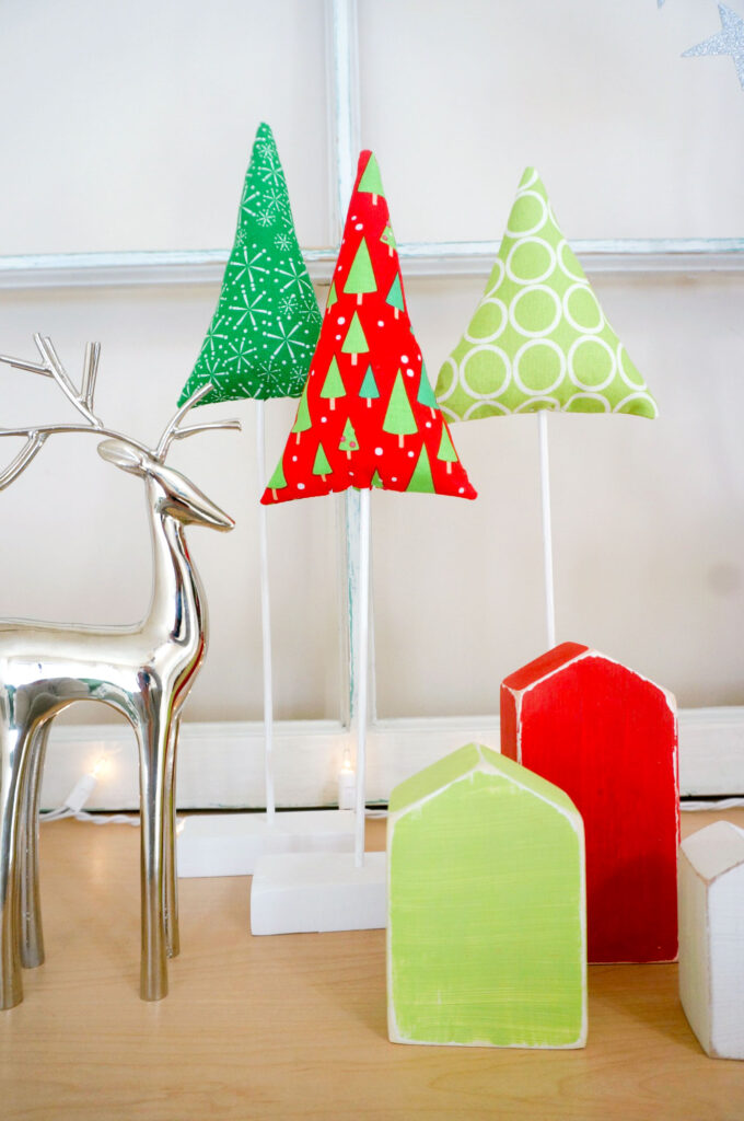 Fabric Tree tutorial by top US sewing blog Ameroonie Designs: image of fabric trees with deer and small wood houses.