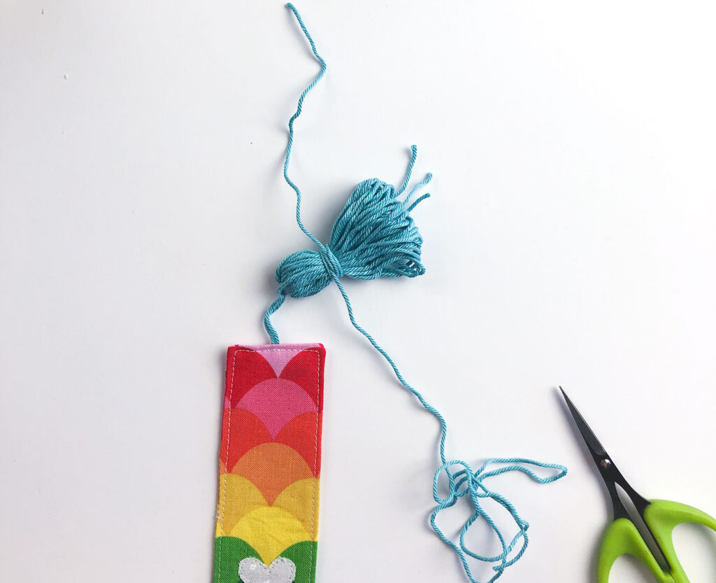 How to Sew an easy, fantastic Tasseled Fabric Bookmark: free tutorial