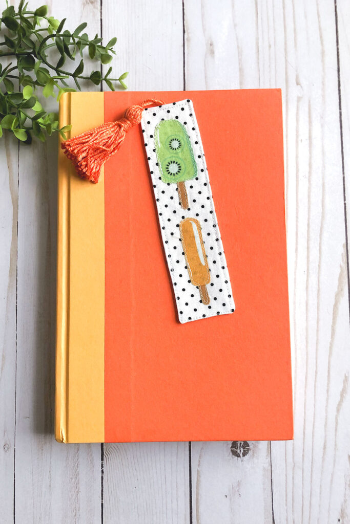 How to Sew an easy, fantastic Tasseled Fabric Bookmark: free tutorial