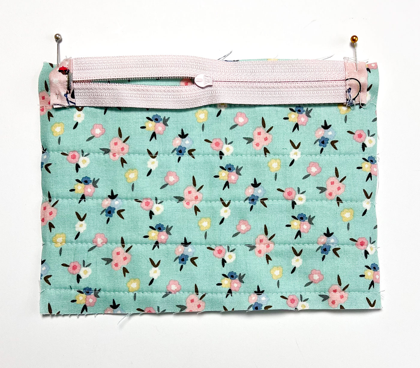 How to sew a simple zipper pouch with free tutorial Ameroonie Designs